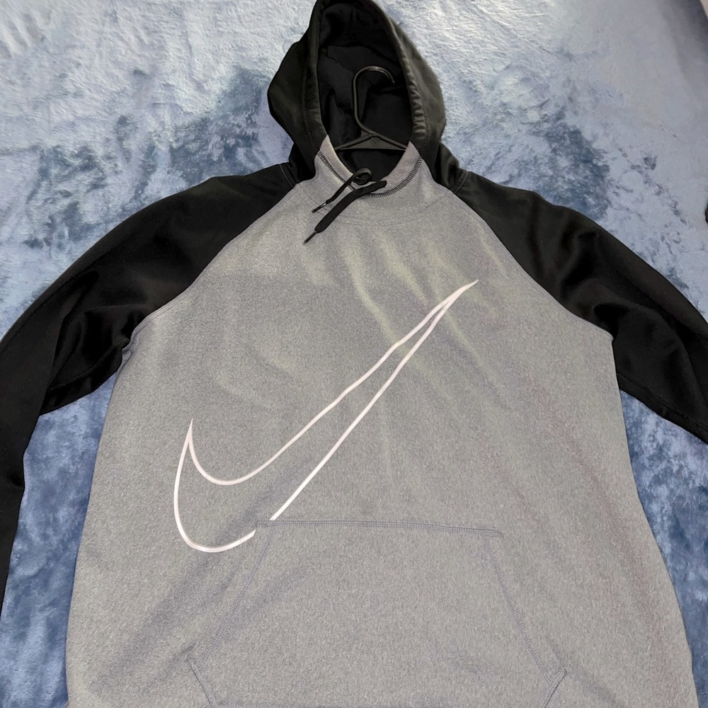 Women’s Nike sweatshirt